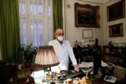Doctor que sobrevivió al Holocausto ahora atiende pacientes COVID-19