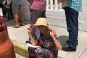 En la fila y a pleno rayo del sol: Florinda Meza espera “democráticamente” su vacuna contra COVID-19