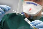 “Dolor psicológico”: Japón pidió a China que deje de hacer pruebas de hisopado anal para COVID-19 a los viajeros del país
