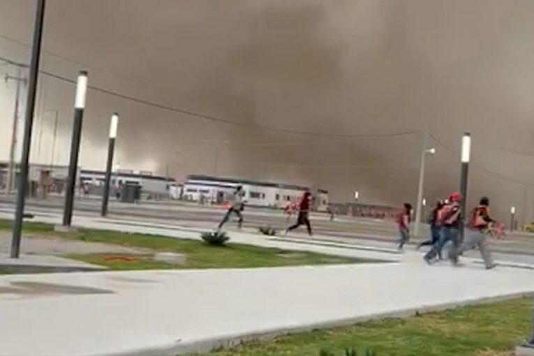 Por tolvanera, evacuan sitio de construcción del aeropuerto de Santa Lucía