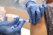 Muere mujer de 62 años tras recibir vacuna de AstraZeneca contra Covid-19