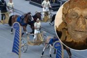 Trasladan en desfile inédito a 22 momias a nuevo museo por las calles de el Cairo, Egipto