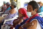 Indígenas wixárika caminan hasta cuatro horas por vacuna anticovid