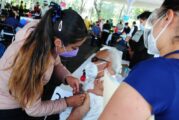 Jóvenes se disfrazan de adultos mayores para ser vacunados contra COVID en CDMX