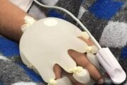 “La mano de Dios”, la ingeniosa solución de una enfermera para pacientes COVID-19