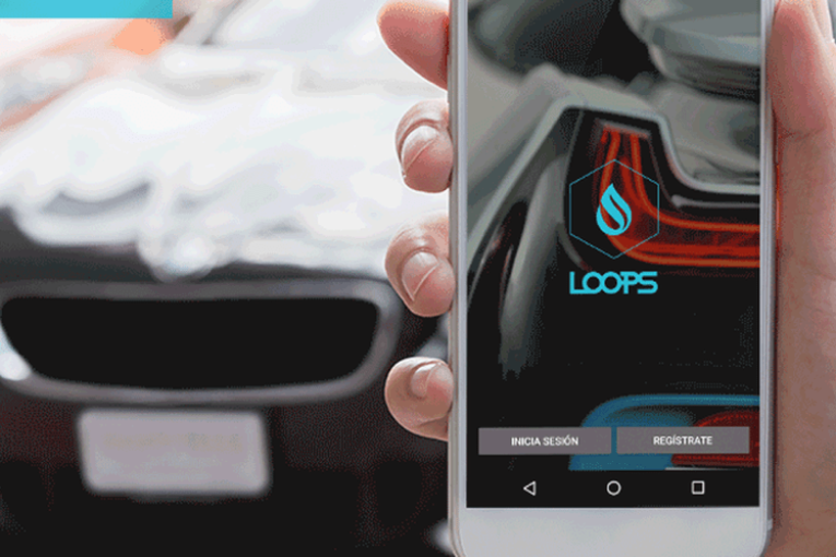 Ellos lavan tu auto sin gastar ni una gota de agua… y los llamas con una app