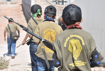 Niños se arman y se suman a la policía comunitaria de Ayahualtempa