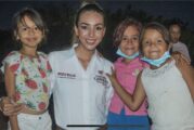 YUSSARA CANALES DE LA MANO DEL PROFE MICHEL LLEVAN ALEGRÍA A LOS NIÑOS DE LAS COLONIAS DE PTO. VALLARTA