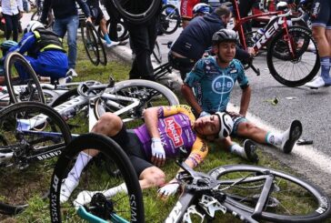 ¡Detienen a mujer que provocó accidente masivo en el Tour de Francia!