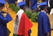 Niegan diploma a alumno por portar bandera mexicana en secundaria de EU