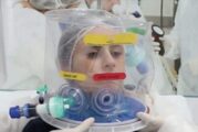 Crean casco de respiración artificial que reduce intubación en 60%