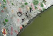 Lluvias elevan nivel del río Ganges y dejan al descubierto cadáveres en India
