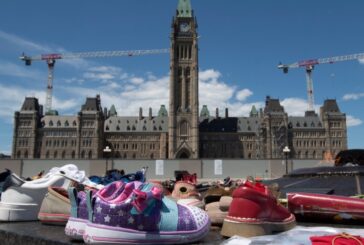 Día de Canadá se enluta por fosas con cientos de niños indígenas