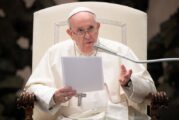 El Papa llama a vacunarse contra covid-19 como 'un acto de amor'