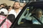 Maestros de la CNTE bloquean paso de AMLO en Chiapas