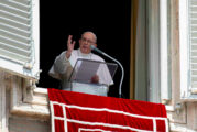 ¿Amenazan al papa Francisco? Le envían tres balas en sobre