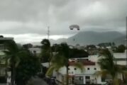Cae turista tras romperse la cuerda del parachute en que paseaba en Vallarta