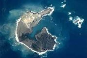 Surge nueva isla en Japón, tras actividad volcánica