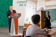 AMLO se deslinda de la carta compromiso de la SEP y dice que no es obligatoria