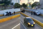 Hombre es privado de la libertad en paso a desnivel en Guadalajara