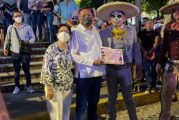 Miles disfrutan el colorido desfile de charros de Puerto Vallarta