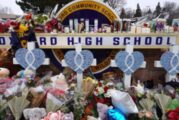 Tiroteo en Michigan: acusan de homicidio involuntario a los padres del estudiante sospechoso de matar a cuatro adolescentes