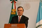 Ebrard anunció investigación internacional contra red de traficantes tras muerte de 55 migrantes