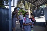 COVID en Jalisco: Pese a ómicron, familias confían en filtros para regreso a clases presenciales