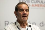 Canciller de Chile renuncia al cargo tras críticas por su ausencia en medio de la crisis migratoria