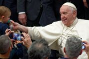 El papa Francisco ya firmó su carta de renuncia en caso de mala salud 