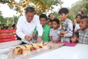 Comparte el Profe Michel la tradicional Rosca de Reyes en La Desembocada