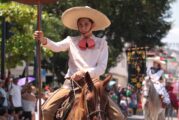 Puerto Vallarta se engalana con el tradicional desfile charro