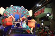 Disfrutan familias el primer Desfile Navideño de Puerto Vallarta
