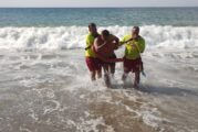 Rescatan a vacacionistas de morir ahogado en playa Camarones