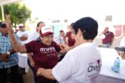 Con lágrimas y abrazos reciben a Chuyita López en Las Palmas