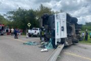Vuelca camión a Las Palmas dejando 11 heridos