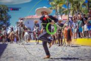 Disfrutan vallartenses del tradicional desfile charro