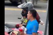 Suspenden a funcionario de reglamentos que fue captado con bebidas alcohólicas y vehículo oficial