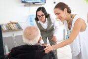 Entrega DIF Jalisco apoyos a familias de niñas, niños y adolescentes con cáncer en Vallarta