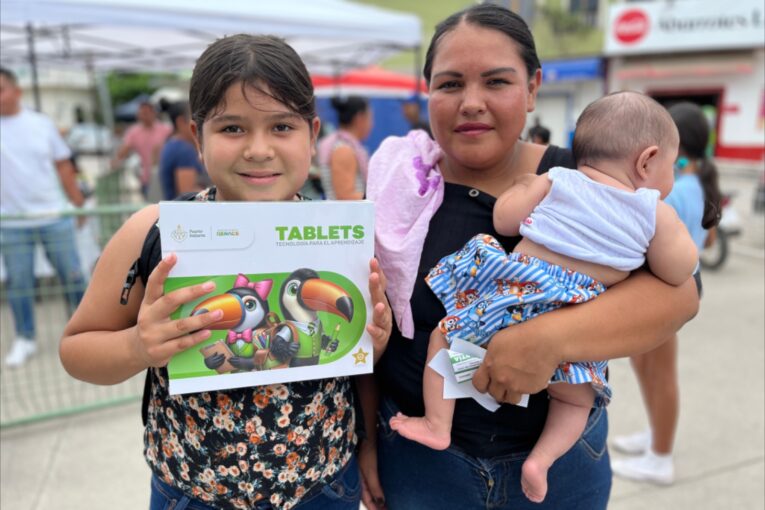 Entregan más de 3 mil tablets a estudiantes de primaria