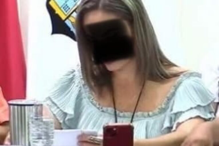 Pesan contra Carla 