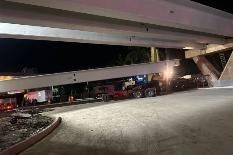 Colocan primeras trabes del puente en el Nodo Vial de Las Juntas