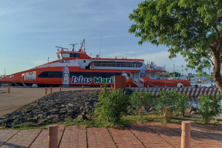 Presentan ferrys hacia las Islas Marías