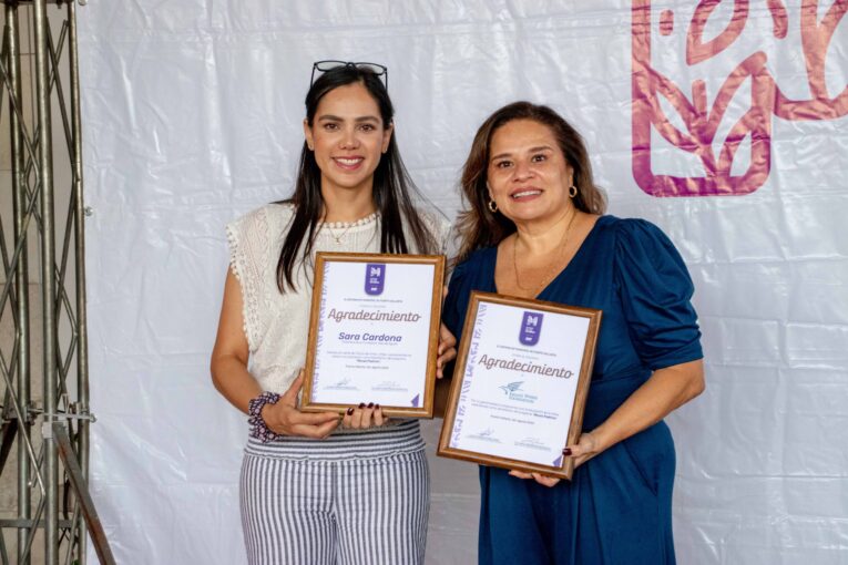 Beneficia DIF a estudiantes con el programa “Becas Padrino”
