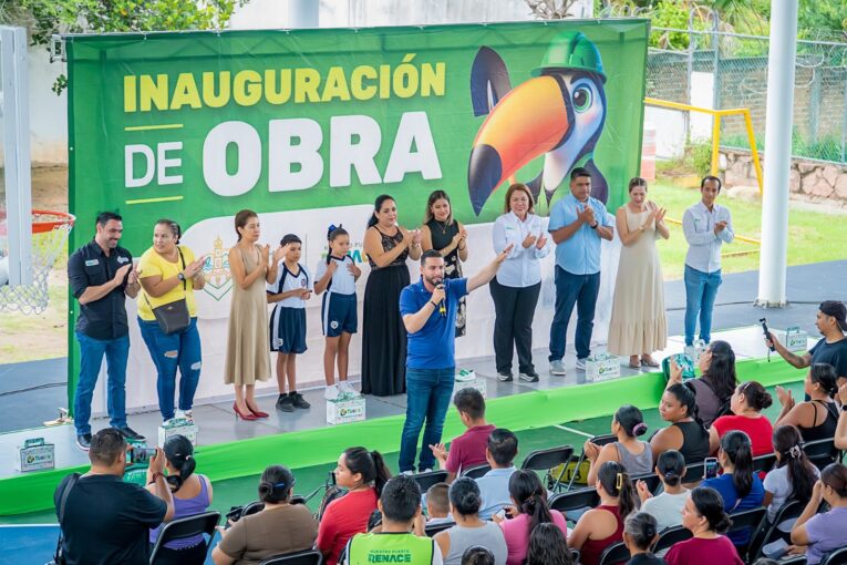 Luis Munguía cumple con obras en escuelas de Puerto Vallarta