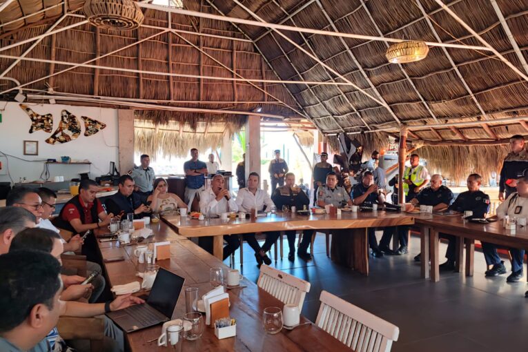 Transportistas y autoridades refuerzan diálogo en Puerto Vallarta para atender retos del sector
