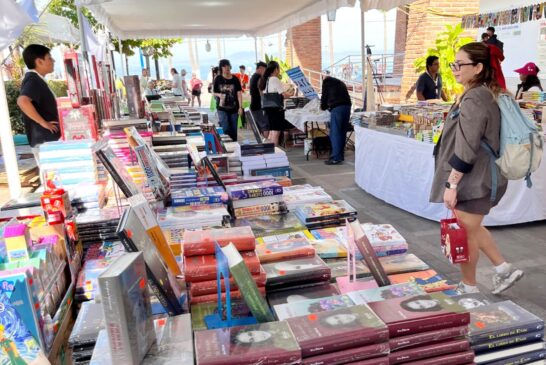 Plaza de armas se llena de libros: Arranca la X Feria Internacional de la Lectura Puerto Vallarta 2026