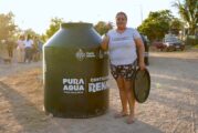 Vecinos de Ixtapa reconocen apoyo de SEAPAL con tinacos gratuitos