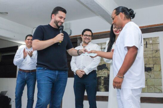 Entregan apoyos a emprendedores vallartenses con “Crece tu Negocio al Estilo Jalisco”