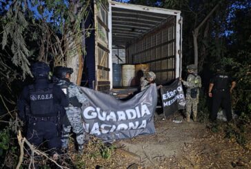 Aseguran dos vehículos y más de mil litros de hidrocarburo en Cihuatlán